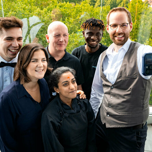 Team-Selfie des ATLANTIC Hotel Münster