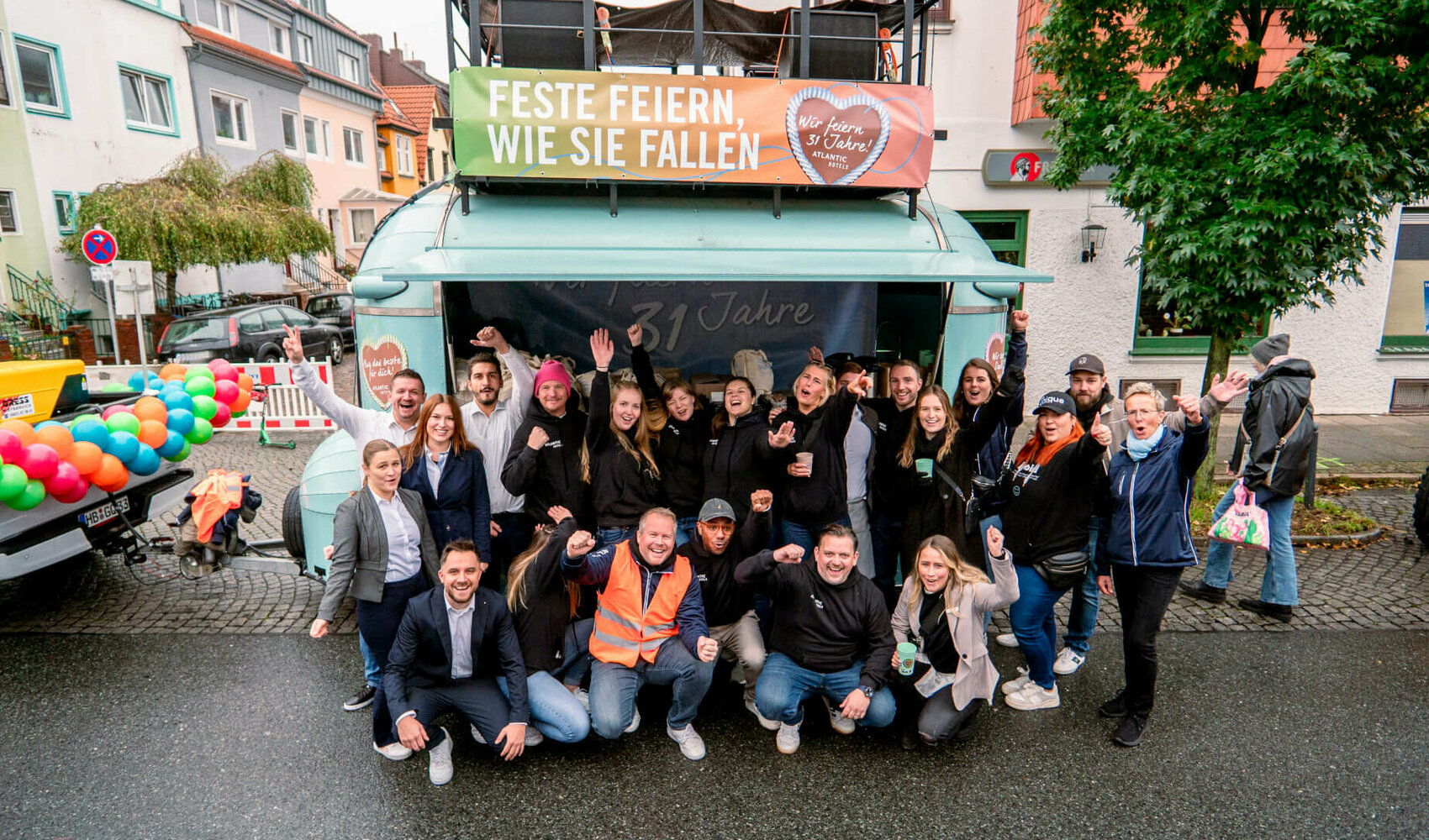 Teambild vor dem Festwagen beim Freimarktsumzug Bremen 2023