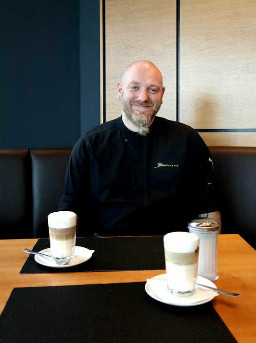 Auf einen Kaffee mit Christopher Mattew (Souschef, ATLANTIC Hotel Airport)
